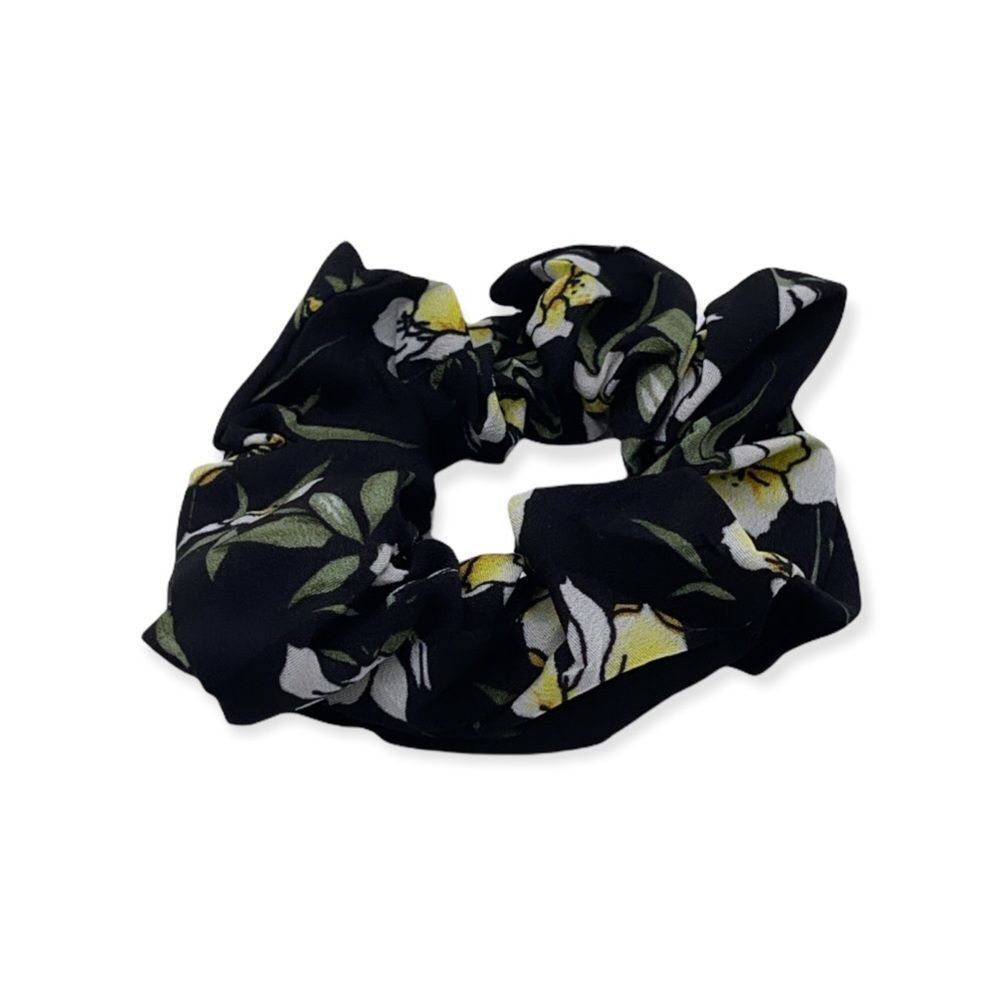 NWT Wool + Pepper Co. Floral Scrunchie